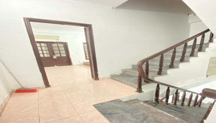 Cho thuê nhà ô tô tránh 574 Trương Định làm Spa, nail, VP, ở GĐ, nhóm, 40m2, 3 tầng, 10 tr